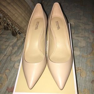Michael Kors MK-flex kitten pump